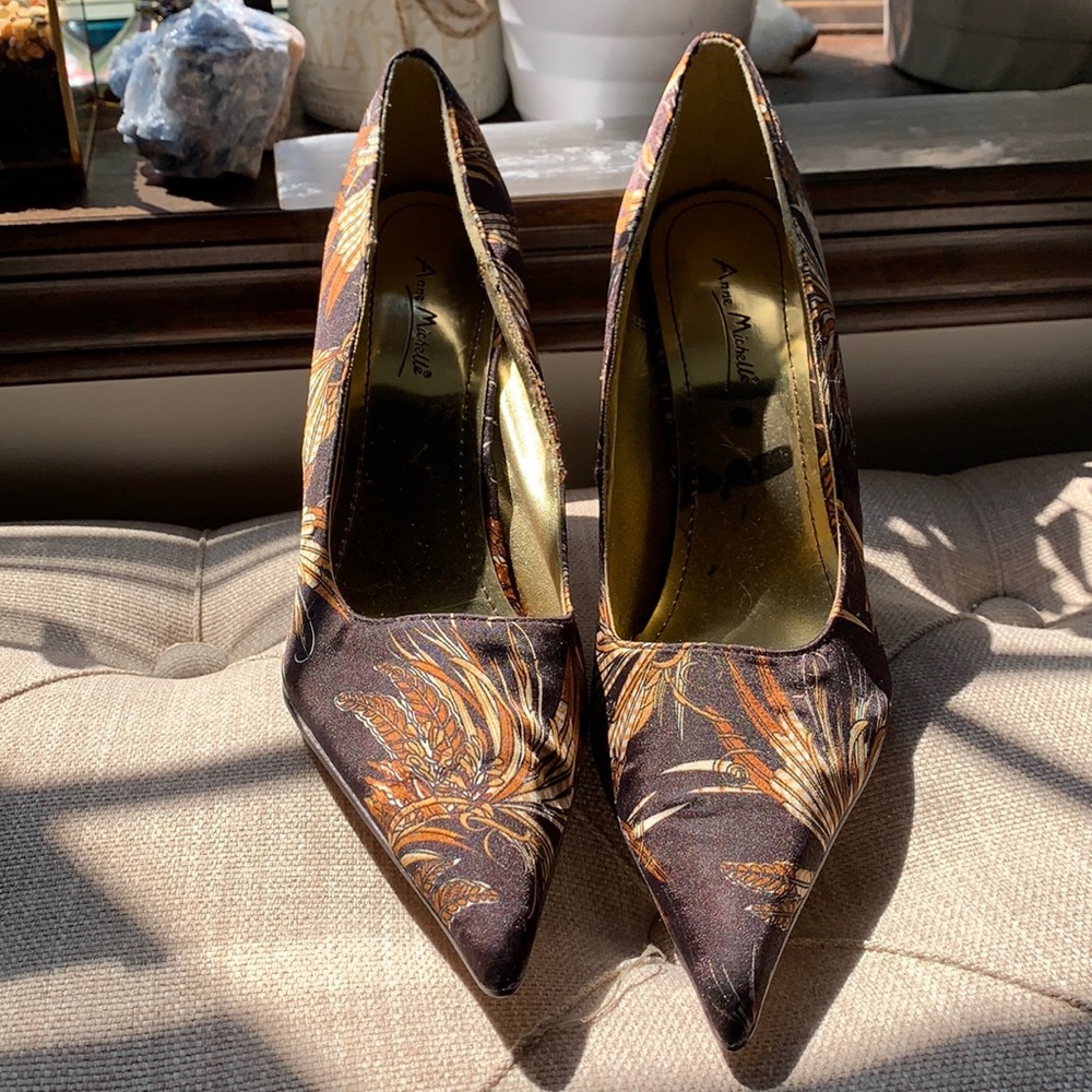 Anne Michelle pointed toe heels